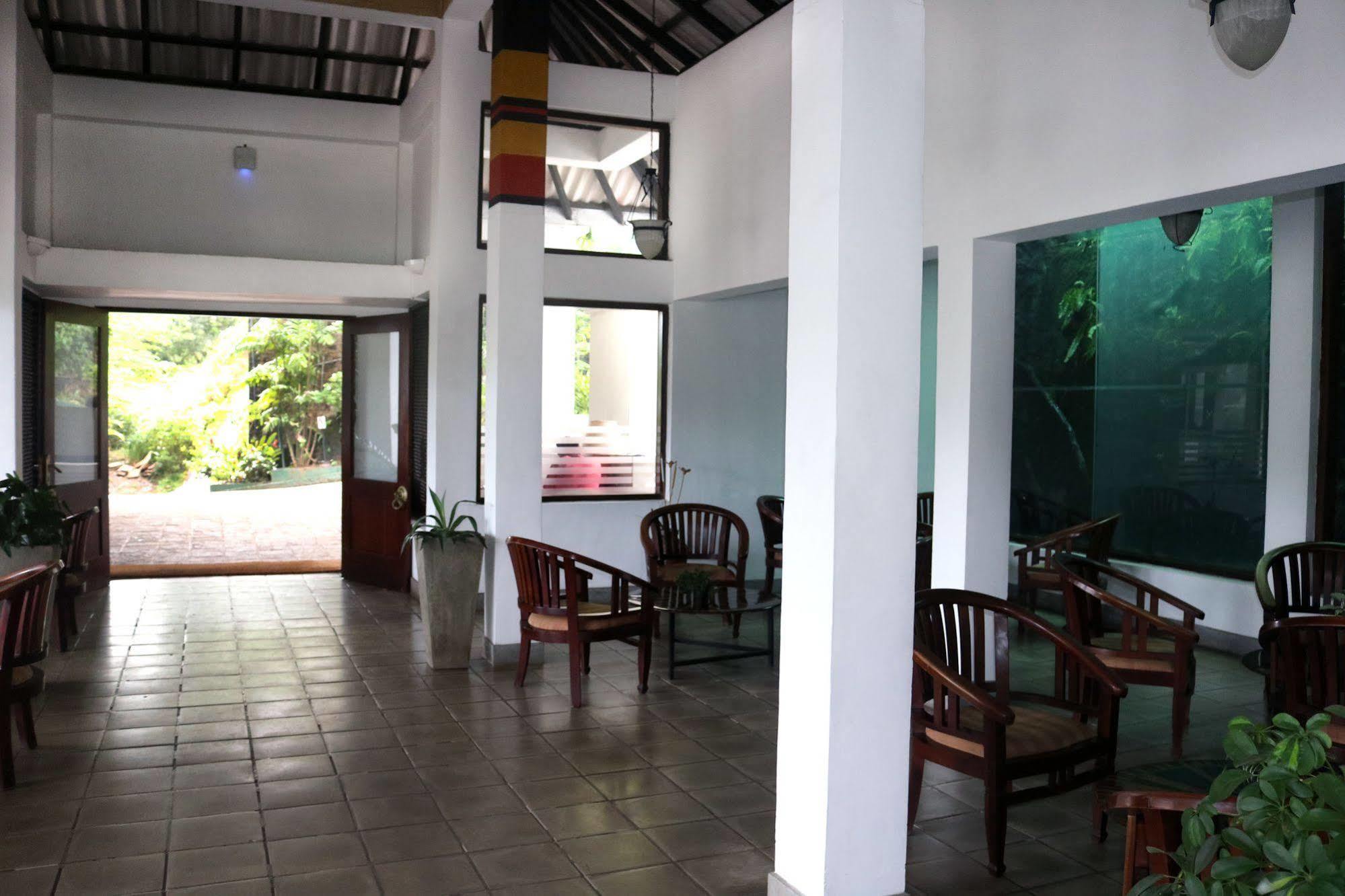 Hotel Hilltop Kandy Ngoại thất bức ảnh